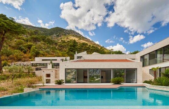 Luxurious villa with outdoor pool and panoramic bay views
