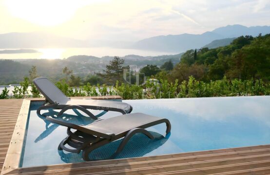 Новые виллы и таунхаусы с панорамными видами в строящемся поселке