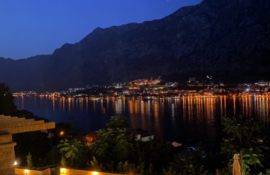 Luxurious two-level apartment overlooking the old town of Kotor