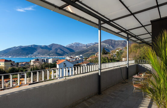 Three Bedroom Apartment with Panoramic Bay Views