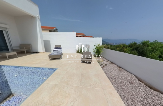 Villa with private pool and views in the suburbs of Budva (Krimovica)