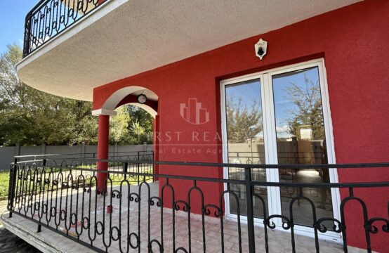 Novi stanovi u zgradi sa bazenom u Lastvi Grbaljskoj