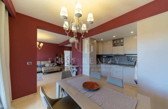 Apartment with two bedrooms in a gated complex