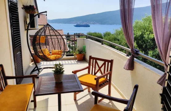 Two investment apartments with sea views in the village of Baosici