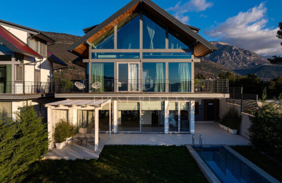 Luxury villa in the suburbs of Tivat