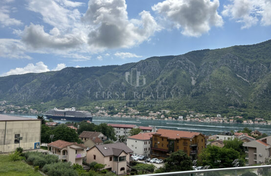 Dvoetažni stan u novogradnji sa pogledom na more