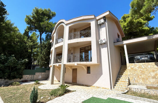 Villa with a view of the Bar Riviera