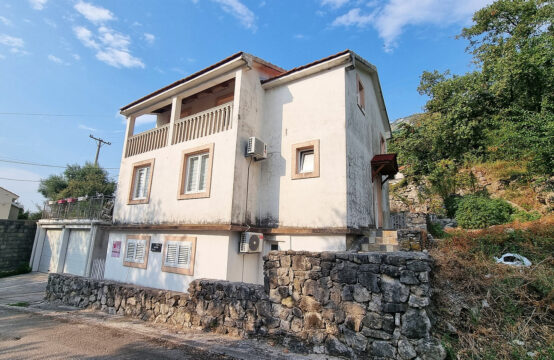 Three-storey house in a quiet suburb of Kotor