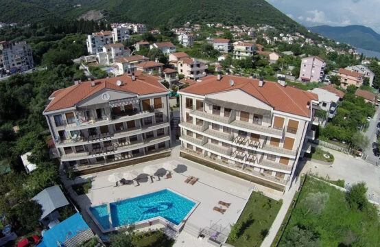 Apartments in the elite complex Perla di Boka, Baosici