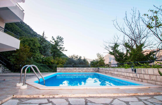 Apartment in a complex with a swimming pool