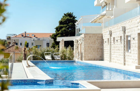 One bedroom apartment with courtyard in a complex with a swimming pool