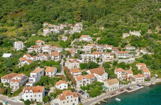 Old stone villa on the first line in Lepetani