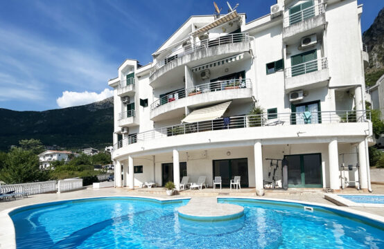 Просторная квартира в комплексе с бассейном