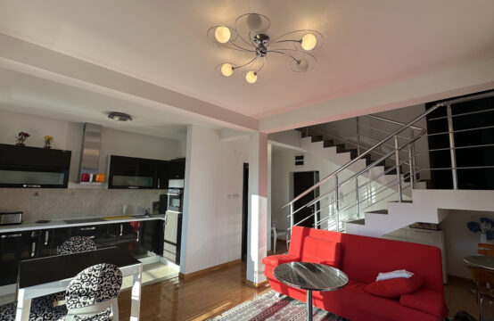 Просторная двухуровневая квартира с тремя спальнями