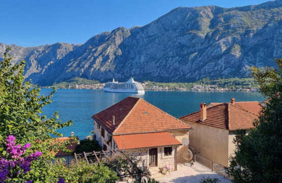 Дом с тремя апартаментами и панорамными видами