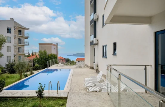 Stylish apartment with panoramic sea views