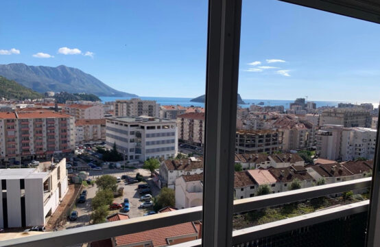 One-bedroom apartment with panoramic city views