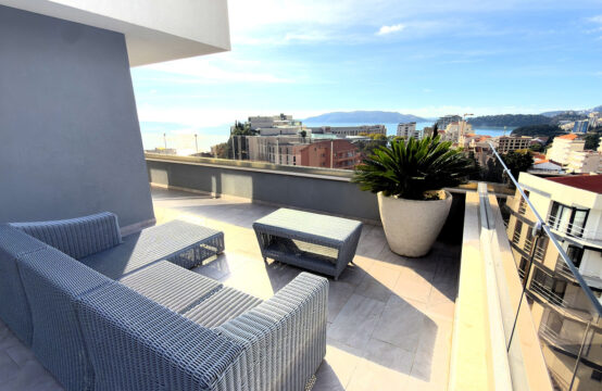 Luxurious penthouse with a large roof terrace and garage space