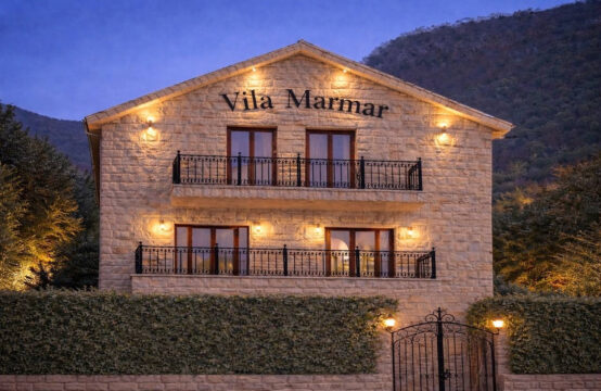 Реновированная вилла с бассейном на первой линии