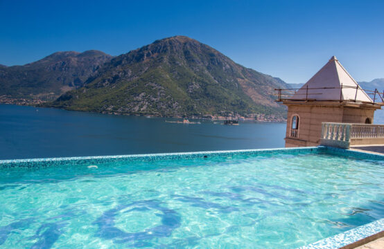 Luxury villa on the first line in Kostanjica