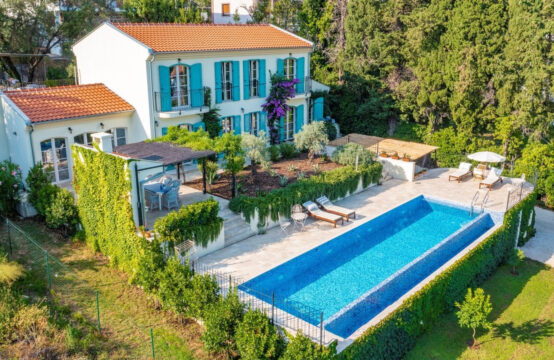 Villa with a pool and panoramic views in Baošići