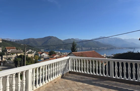 Дом с панорамным видом на море в Биеле