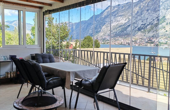 A cozy, renovated house with a view of the old town of Kotor