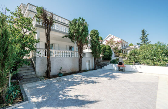 Spacious house 20 meters from the sea