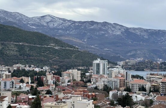 Modern apartment with sea and mountain views