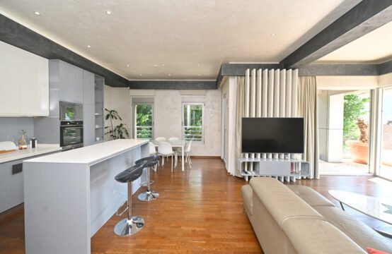 Three-bedroom apartment with a view of the Bay of Kotor